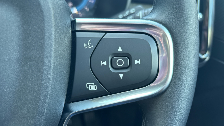 Volvo XC40 2.0 B4P Ultra Dark 5dr Auto Petrol Estate